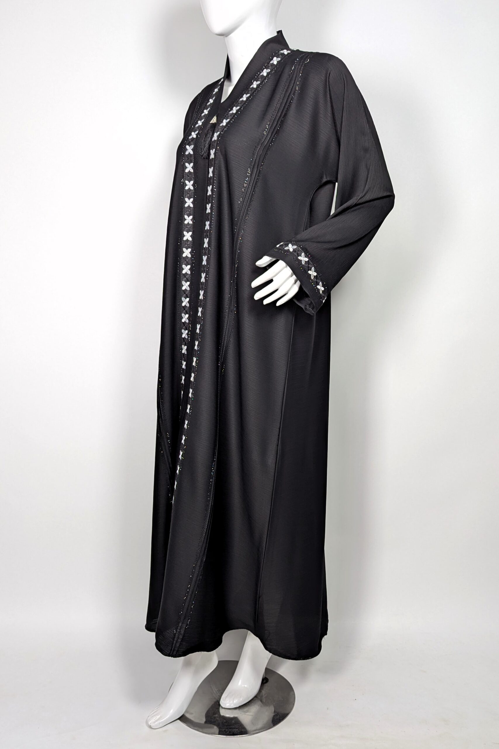 Zoom Nida abaya with embroidery -white - Image 4
